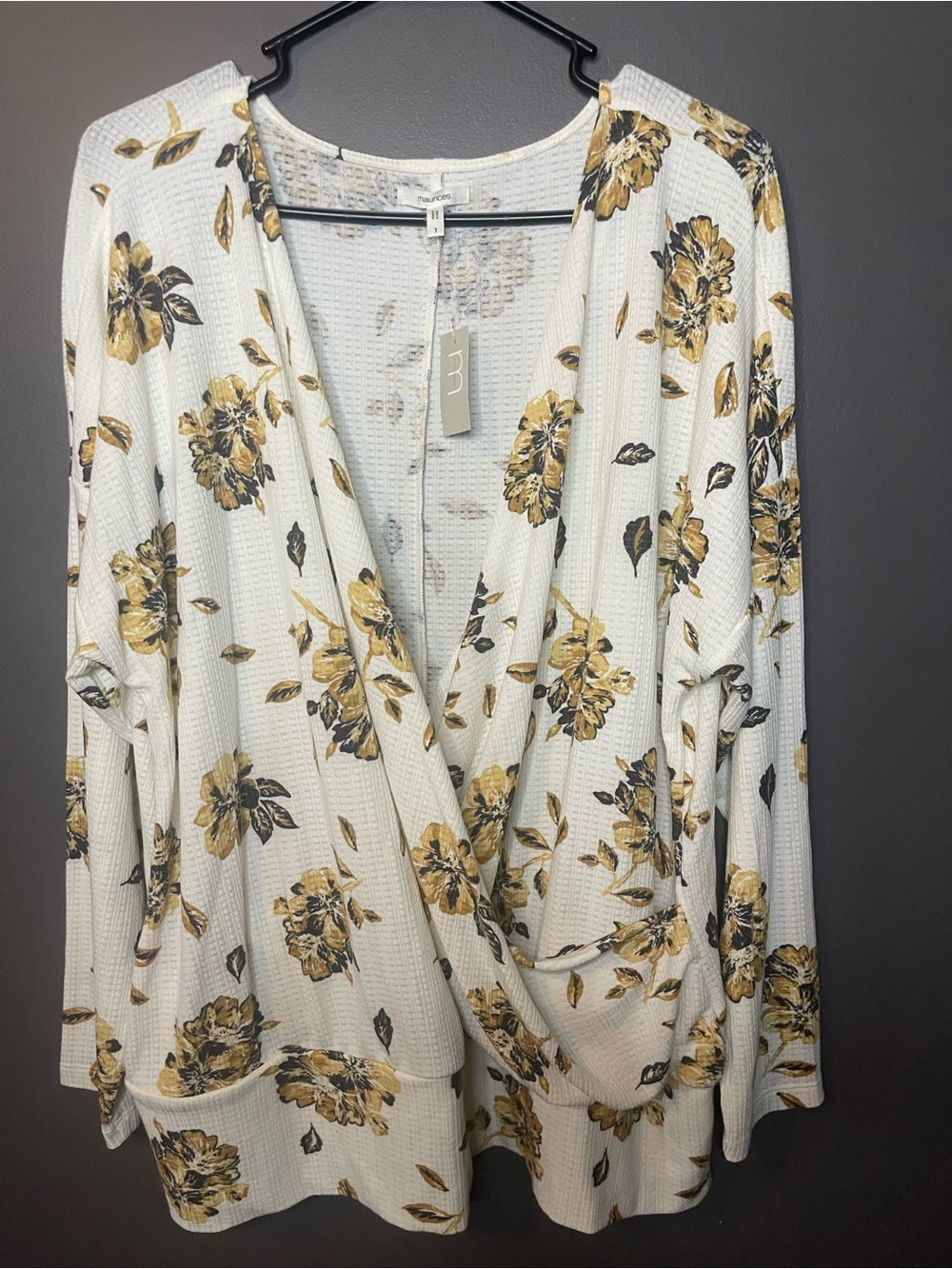 Maurices Cream Long-Sleeve Wrap Top with Floral Print NWT Sz 1 1x - Picture 2 of 3